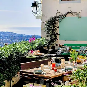 the-frogs-house.fr-provencehotel.com/